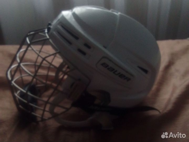 Хоккейный шлем