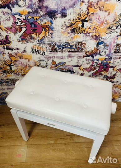 Банкетка для пианино или рояля