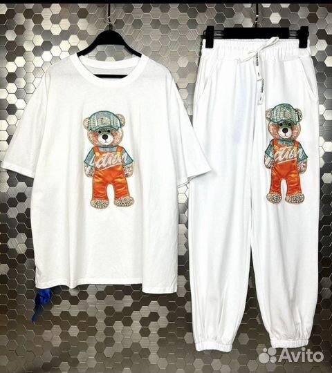 Костюм женский в стразах