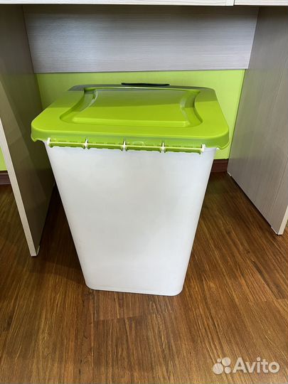 Контейнер для хранения корма