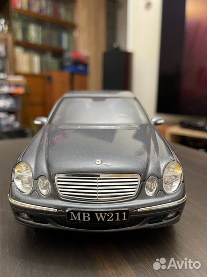 Mercedes w211 e-class Kuosho 1/18