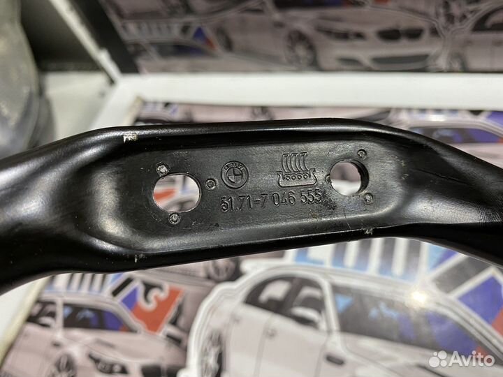 Распорка подкапотная BMW E60 E61 E63 E64