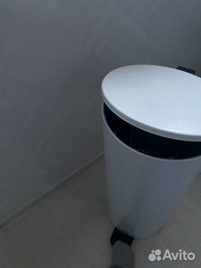 Мусорный контейнер + упаковка мешков для мусора