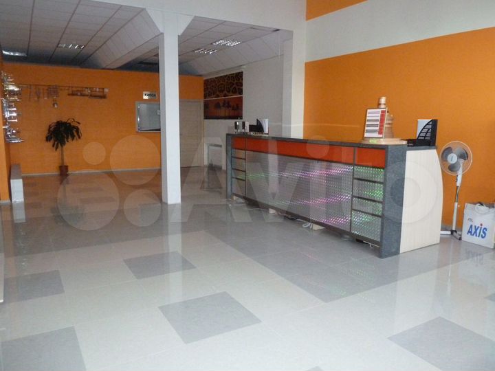 Торговая площадь 145 м², склад и офис