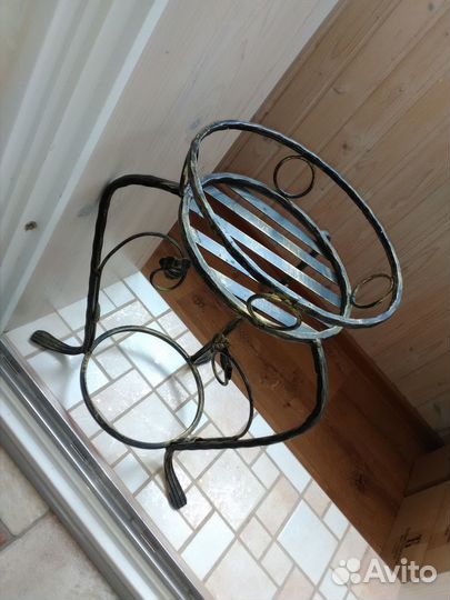 Кованая подставка кашпо для цветов металл