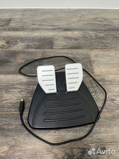 Игровой руль с педалями saitek