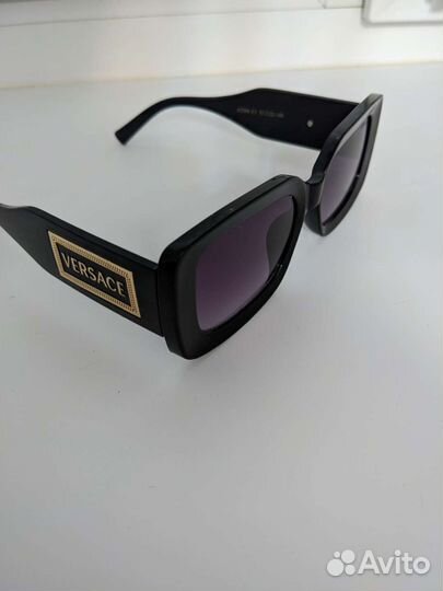 Солнцезащитные очки versace