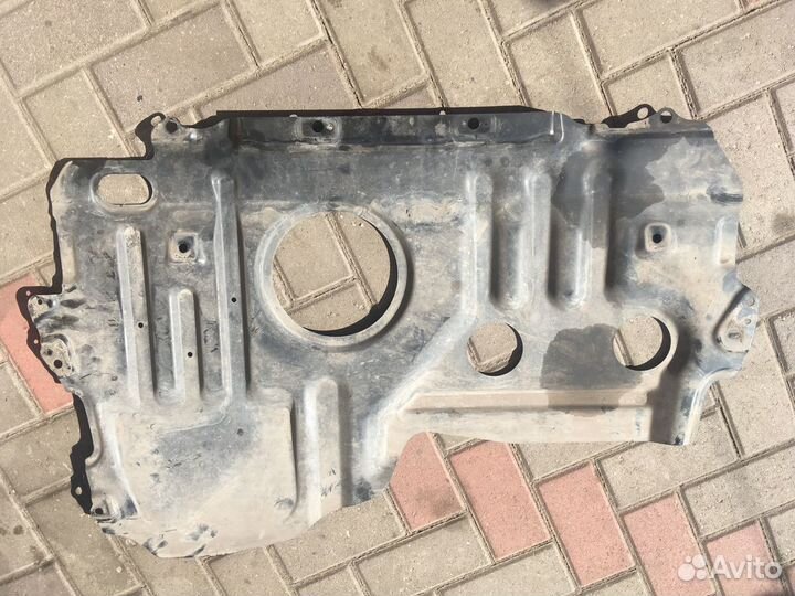 Петля крышки багажника crown