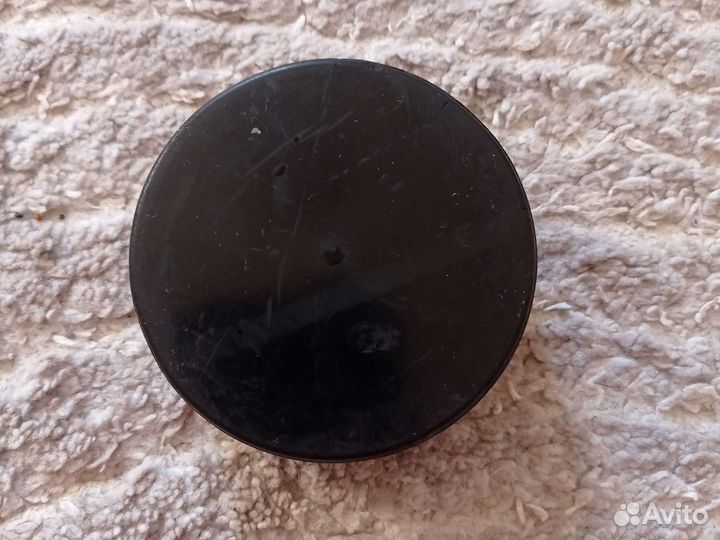 Шайба хоккейная стандартная и маленькая