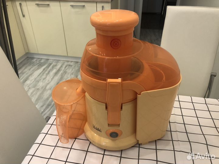 Соковыжималка Delta DL-0215