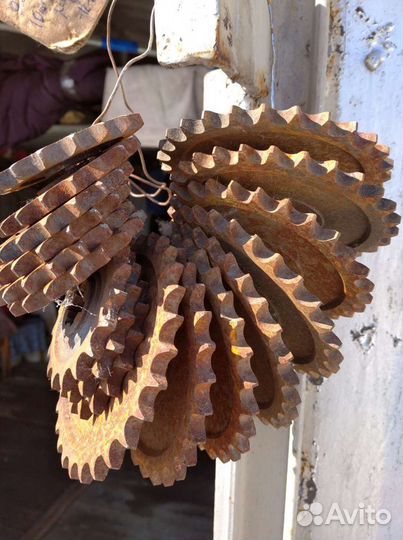 Звездочка мотороллера муравей,Гайка м20х1,5 н/ж