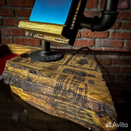 Эксклюзивный органайзер с лампой и зарядкой