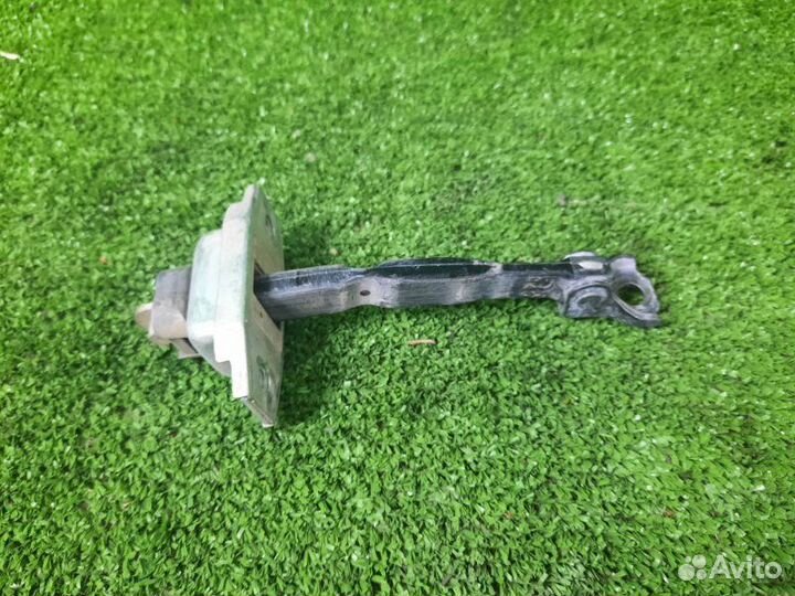 Ограничитель двери передний левый Toyota Camry