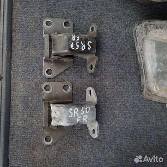 Петли двери на Тойота Таун Айс ноах правая сторон