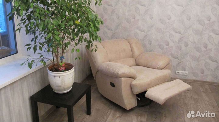 Перетяжка и замена обивки диванов из шеннила