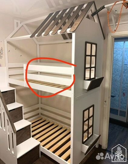 Двухъярусная кровать-домик с лестницей комодом
