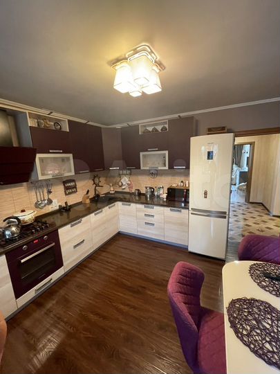 3-к. квартира, 93 м², 2/10 эт.