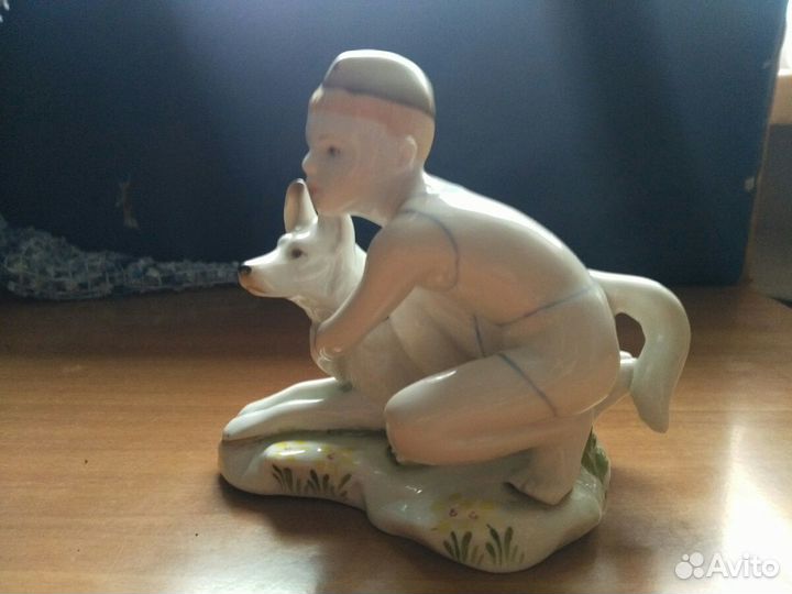 Мальчик с собакой