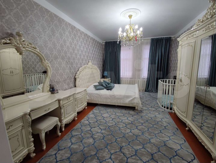 Дом 350 м² на участке 4,5 сот.