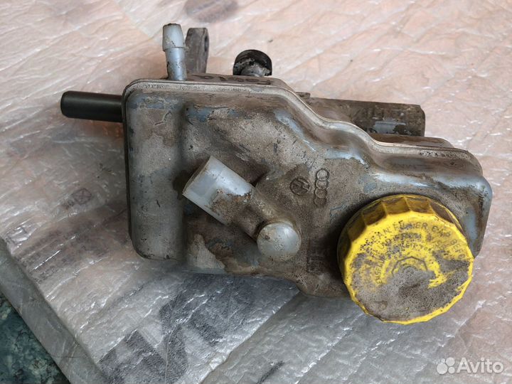 Главный тормозной цилиндр Skoda Fabia 2007-2012