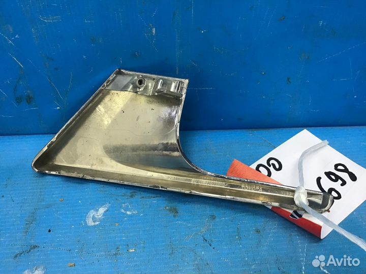 Рамка противотуманой фары правой Toyota Land Cruis