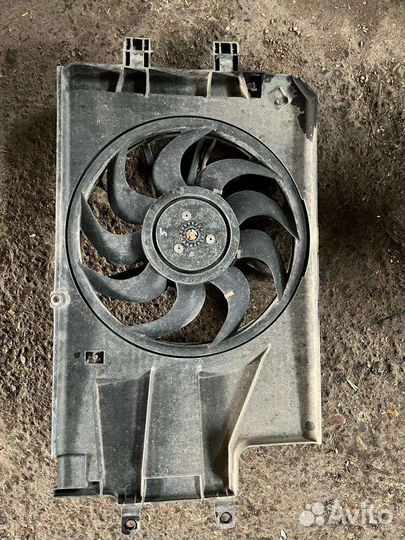 Вентилятор охлаждения двигателя Лада Гранта