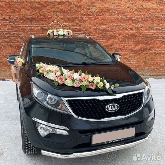 Свадебное украшение на машину пудровое