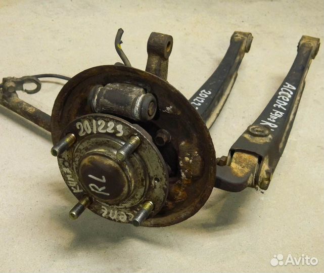 Кулак задний левый Hyundai Accent 1 (1996г)