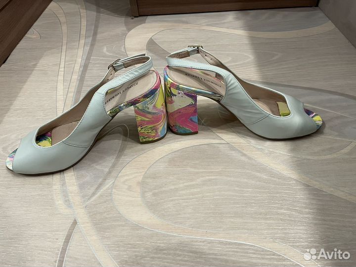 Босоножки женские