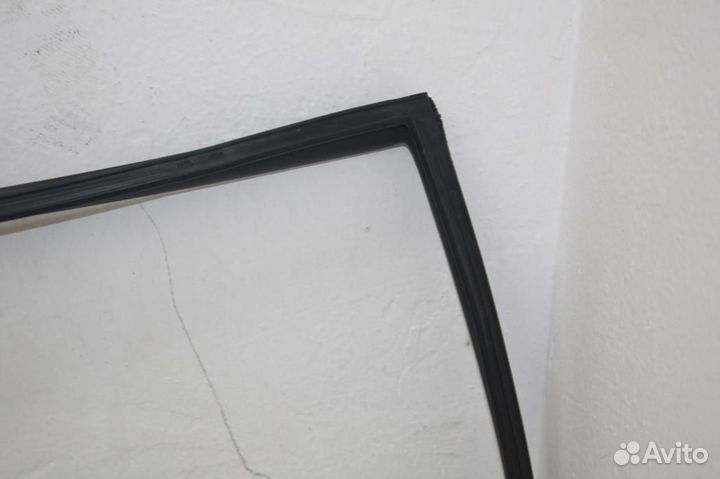 Уплотнитель стекла двери задней левой Nissan Tiid