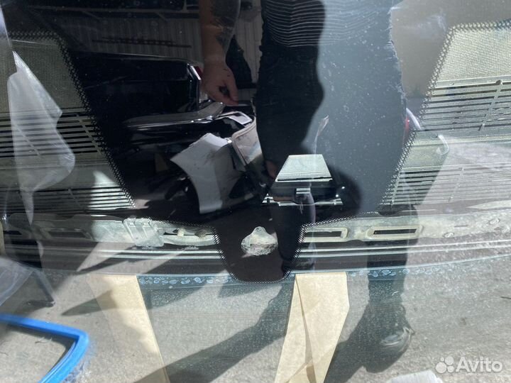 Стекло лобовое Porsche macan