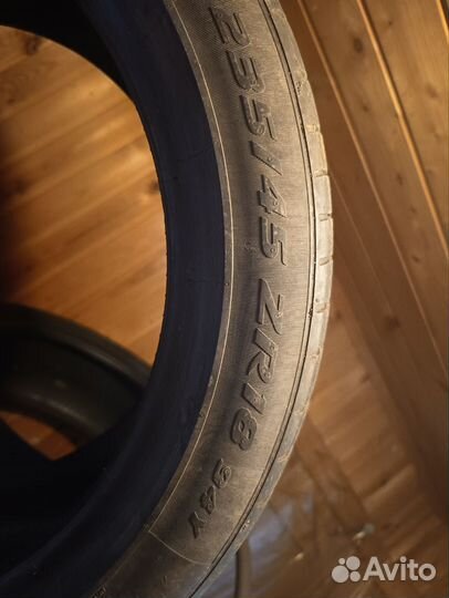 Pirelli P Zero PZ4 235/45 R18 94Y