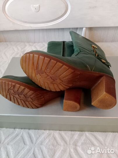 Сапожки зимние зелёные 40 размер бронь