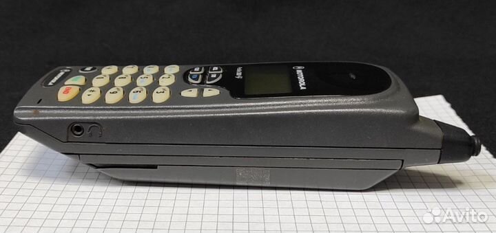 Винтажный кнопочный телефон 