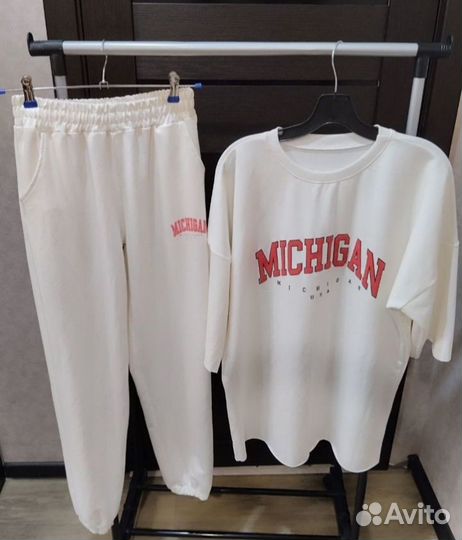 Спортивный костюм женский