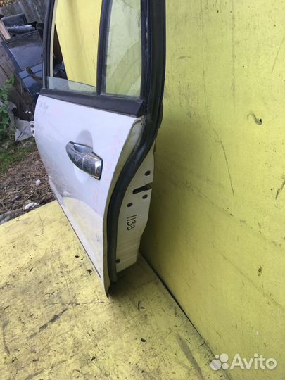 Дверь задняя Mitsubishi Lancer Cedia