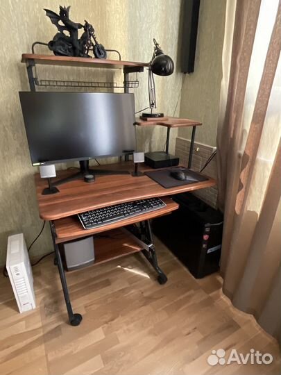 Компьютерный стол. и Кресло