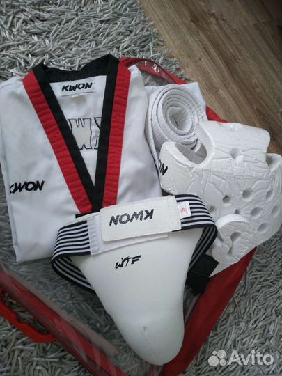 Добок, шлем