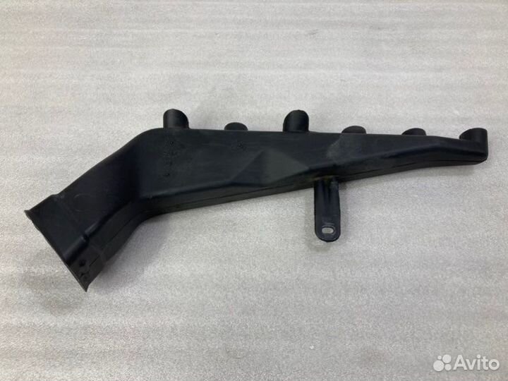 Дефлектор воздушный передний правый Skoda Superb