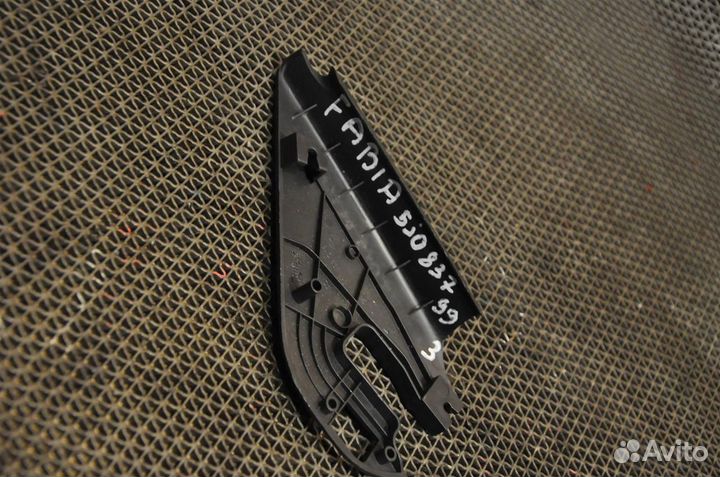 Уголок двери передний левый skoda fabia 5J2