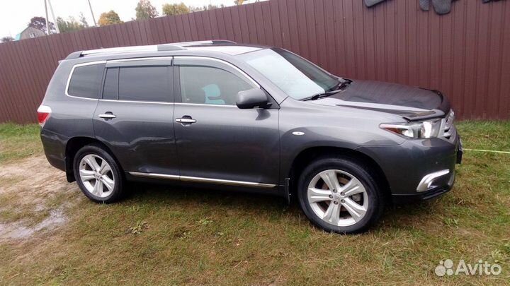 Highlander 2007-2013 Ветровики с хромом D6DM2