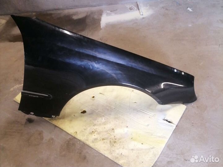 Крыло переднее правое Mercedes-Benz CLK-Класс