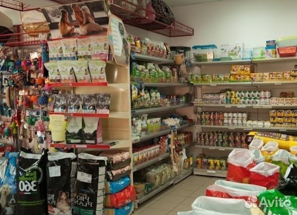 Зоомагазин в проходимом месте