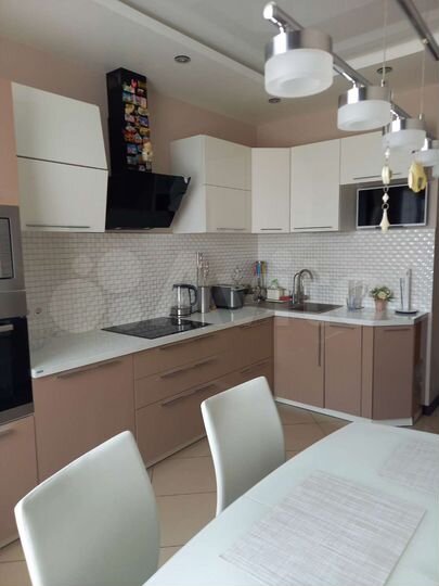 3-к. квартира, 90 м², 17/25 эт.