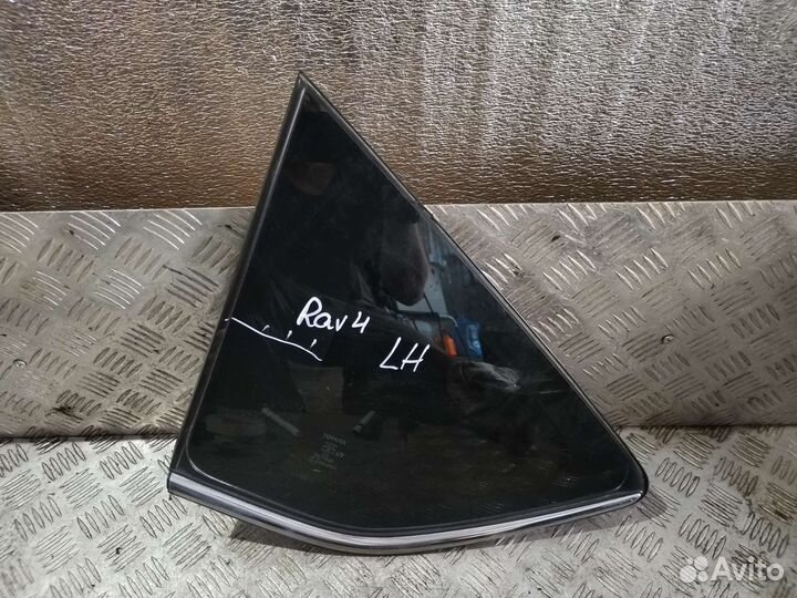 Форточка заднего крыла Toyota Rav4 XA40