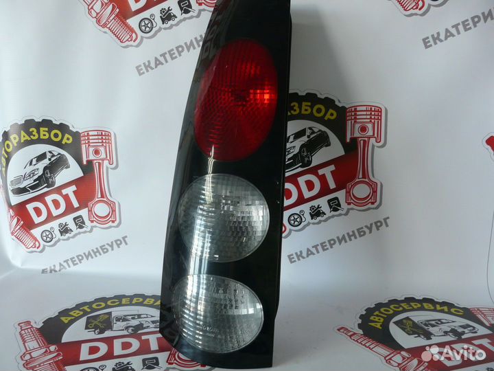Фонарь задний левый Toyota Raum