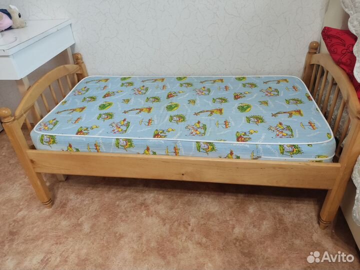 Детская кровать с матрасом