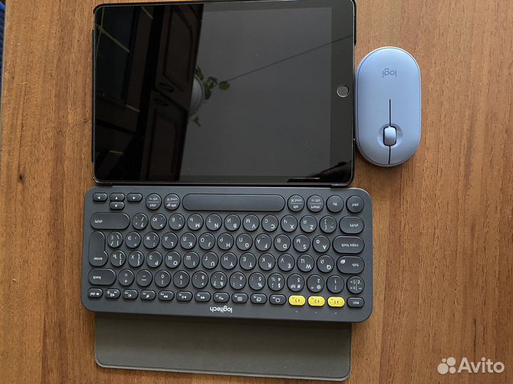 iPad 8 2020 wifi 32gb клавиатура и мышь