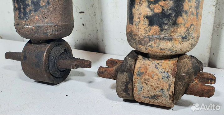 Амортизаторы передние Hyundai Galloper, Pajero 1