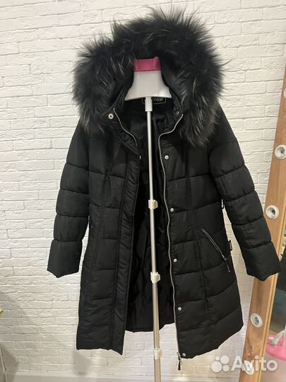 Пуховик женский, размер S, черный